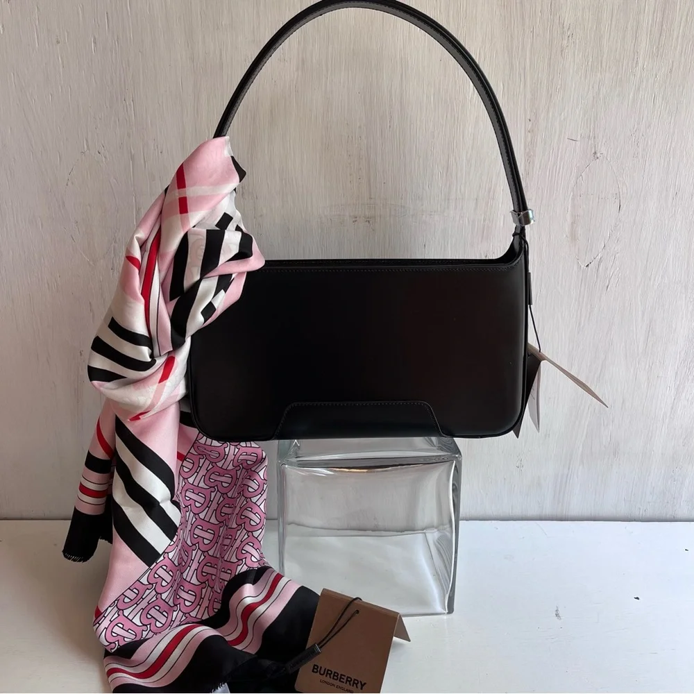 🔴SOLD🔴 BURBERRY Show it Off Bundle - Picture 9 of 16